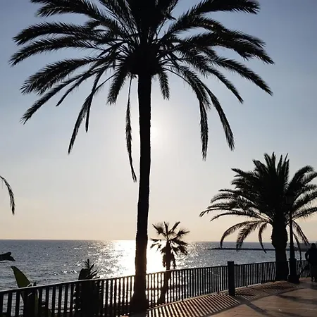 Lovely Double Bedroom For Women Only In Marbella Center Séjour chez l'habitant *