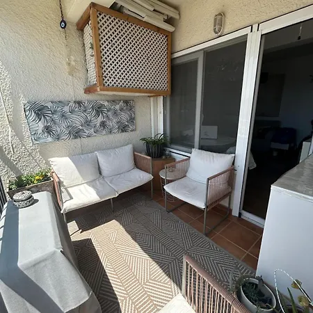 Lovely Double Bedroom For Women Only In Marbella Center Quarto em Acomodações Particulares