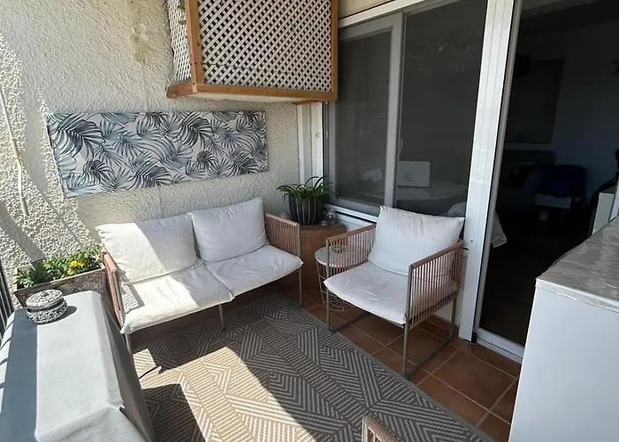 Lovely Double Bedroom For Women Only In Marbella Center Séjour chez l'habitant