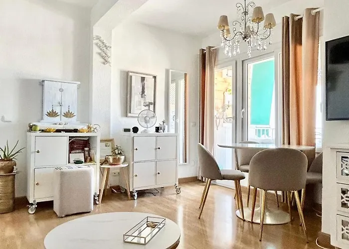 Lovely Double Bedroom For Women Only In Marbella Center Séjour chez l'habitant *